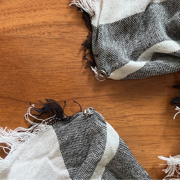 Echo Cotton Cover Up Wrap - One Size. - Picture 4 of 7